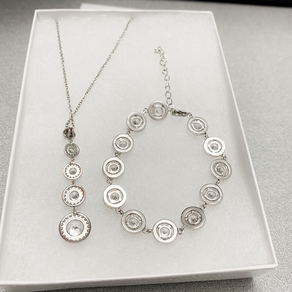David’s Bridal CZ Jewellery Set - Picture 2 of 9